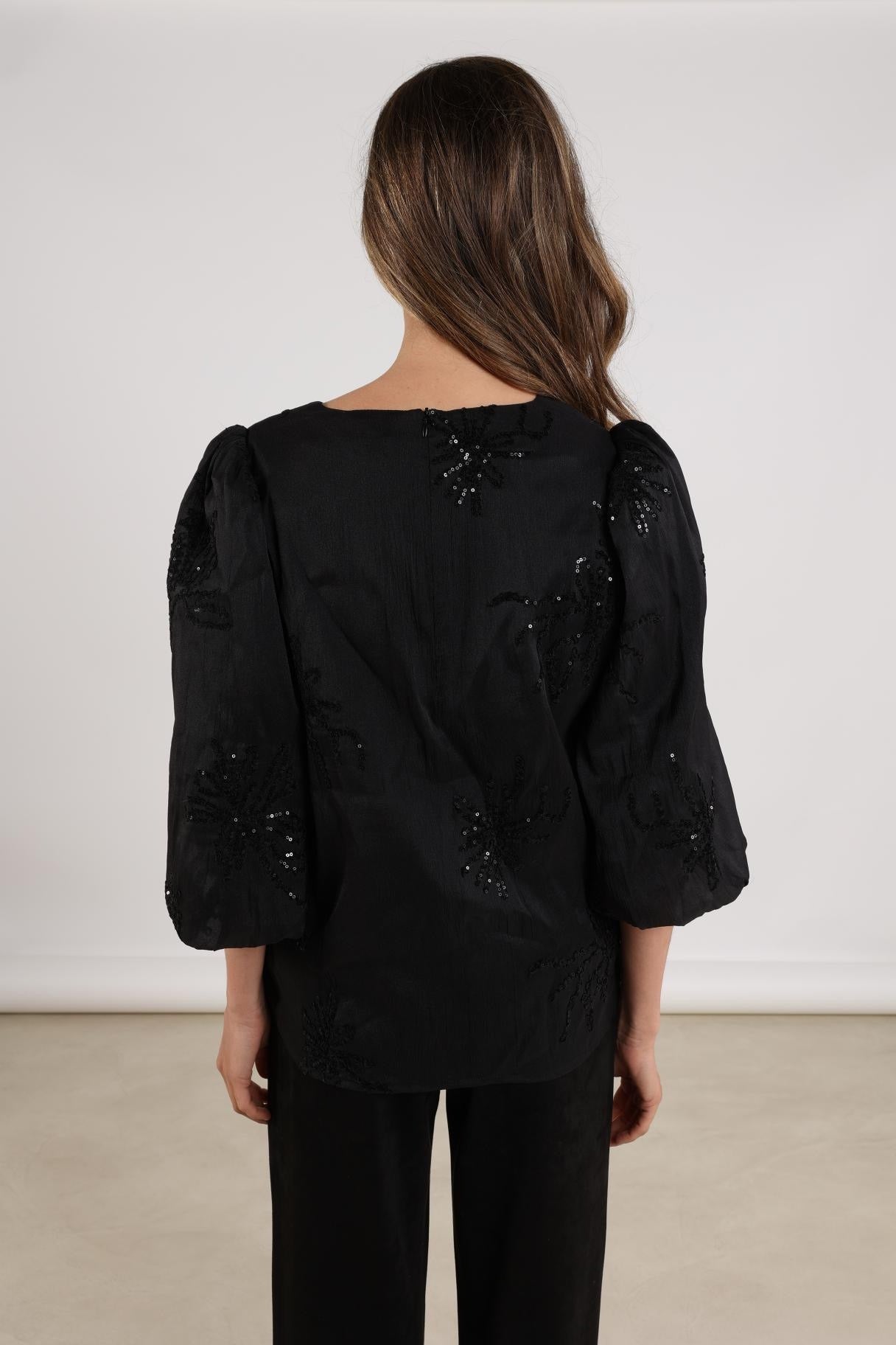 Blouse Delilah V Embroidery Zwart