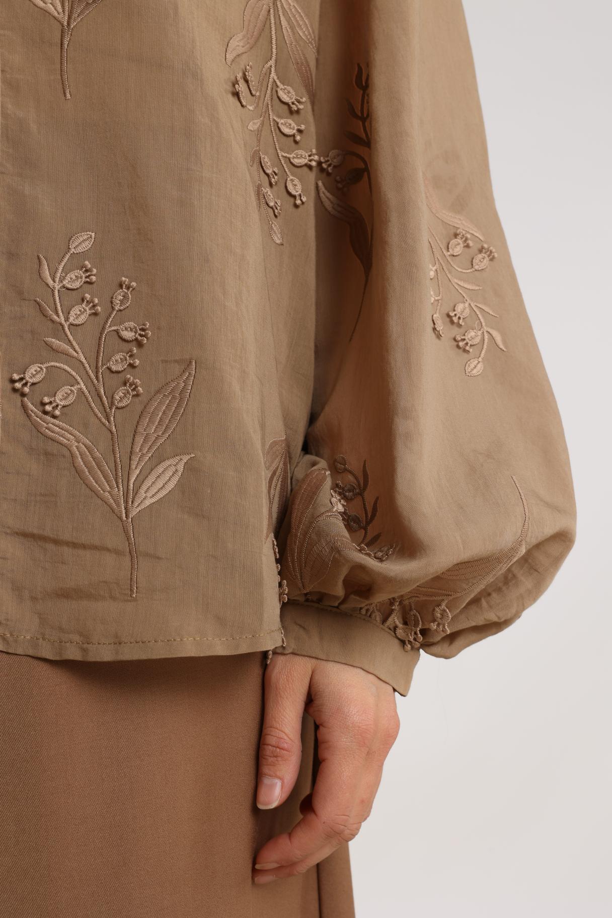 Blouse Jolies Embroidery Camel