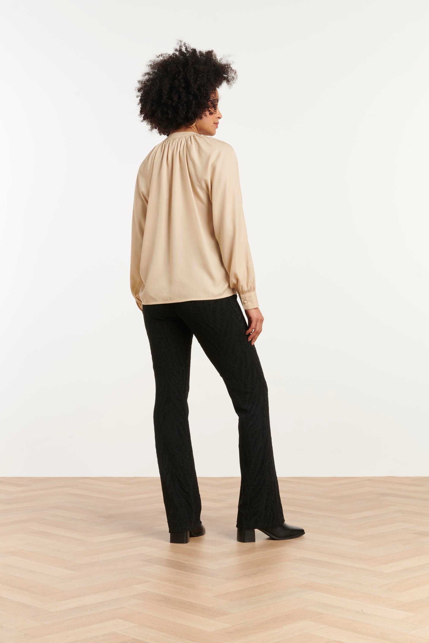 Blouse V-Hals.. Zand