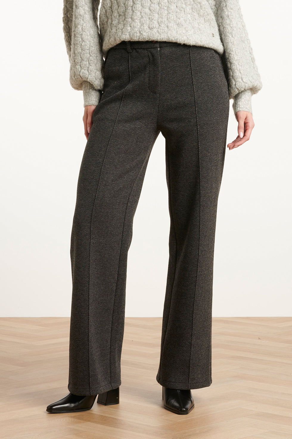 Broek Visgraat. Grijs