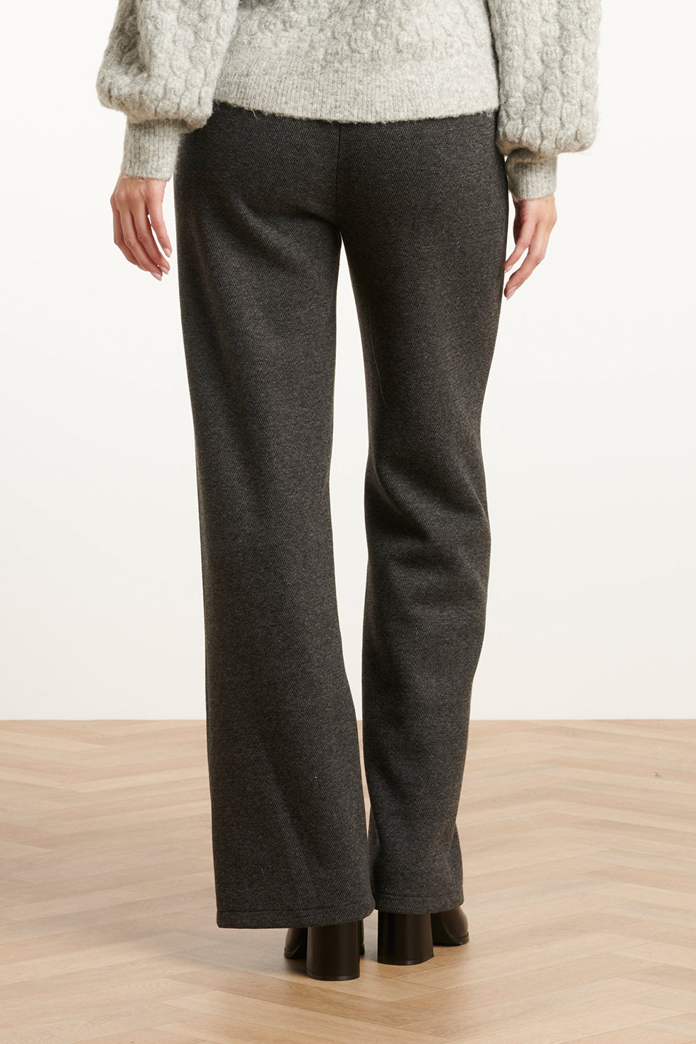 Broek Visgraat. Grijs