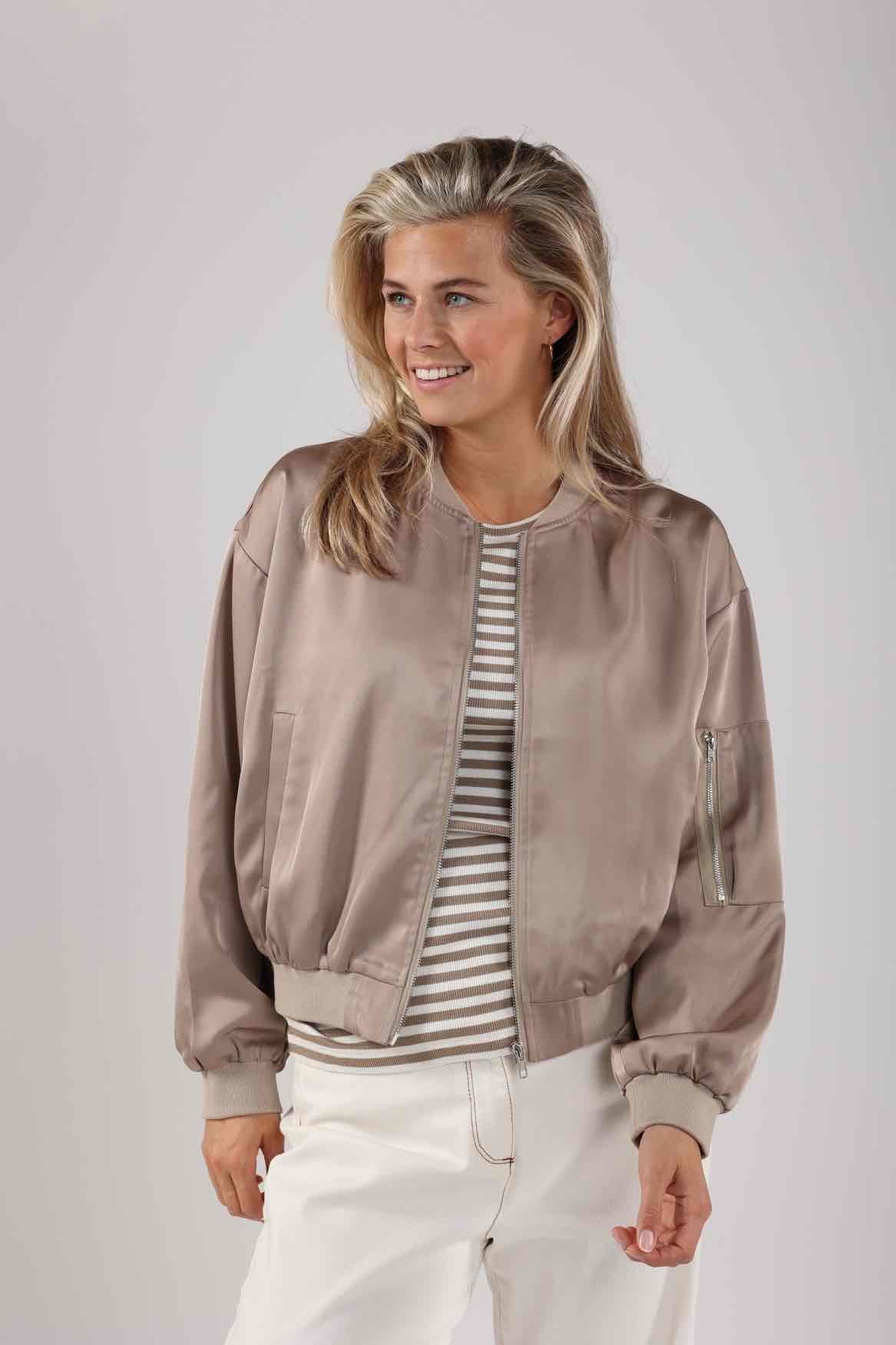Jas Bomber Noell Dark Sand