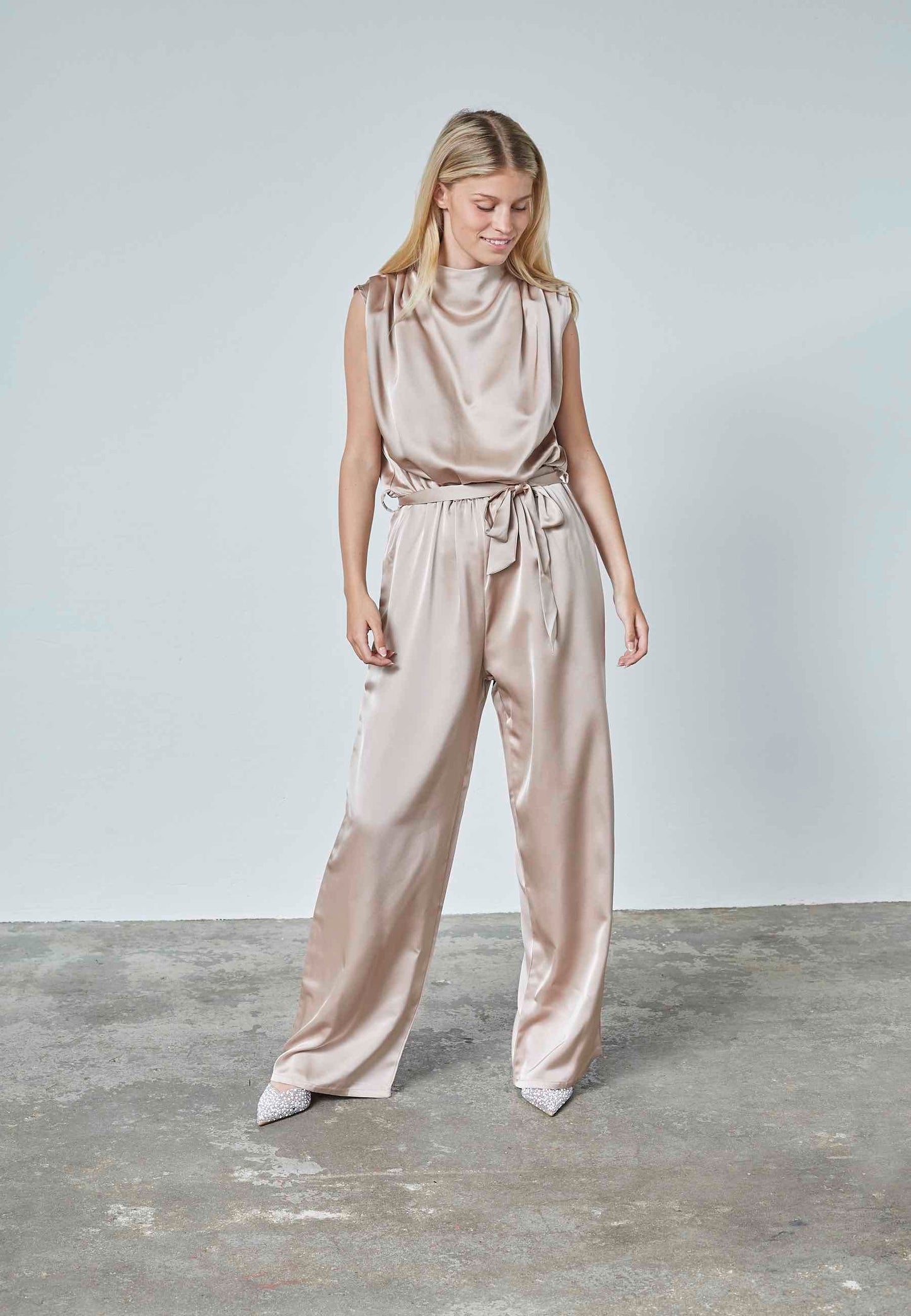 Jumpsuit Guto Satijnlook Champagne