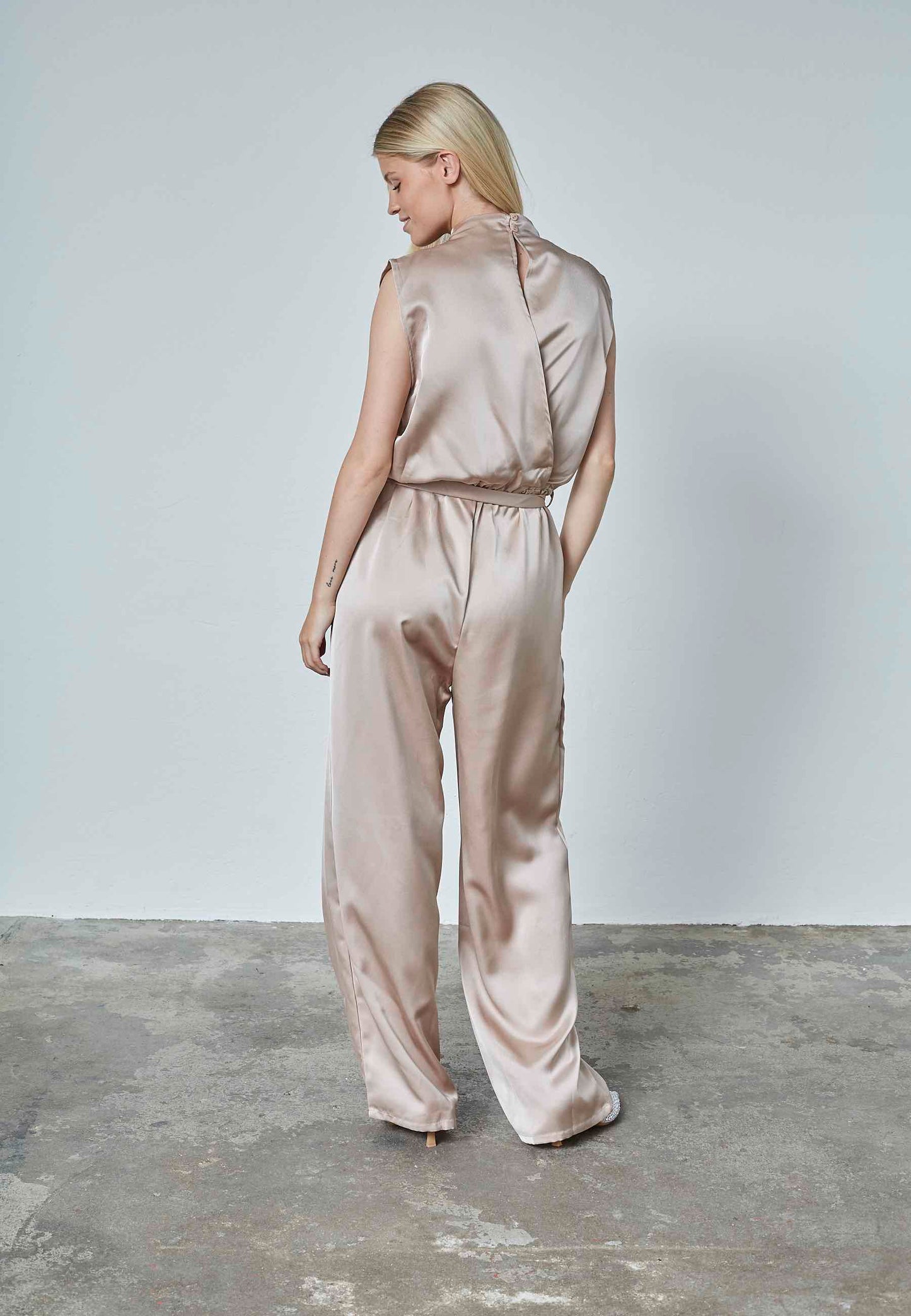 Jumpsuit Guto Satijnlook Champagne