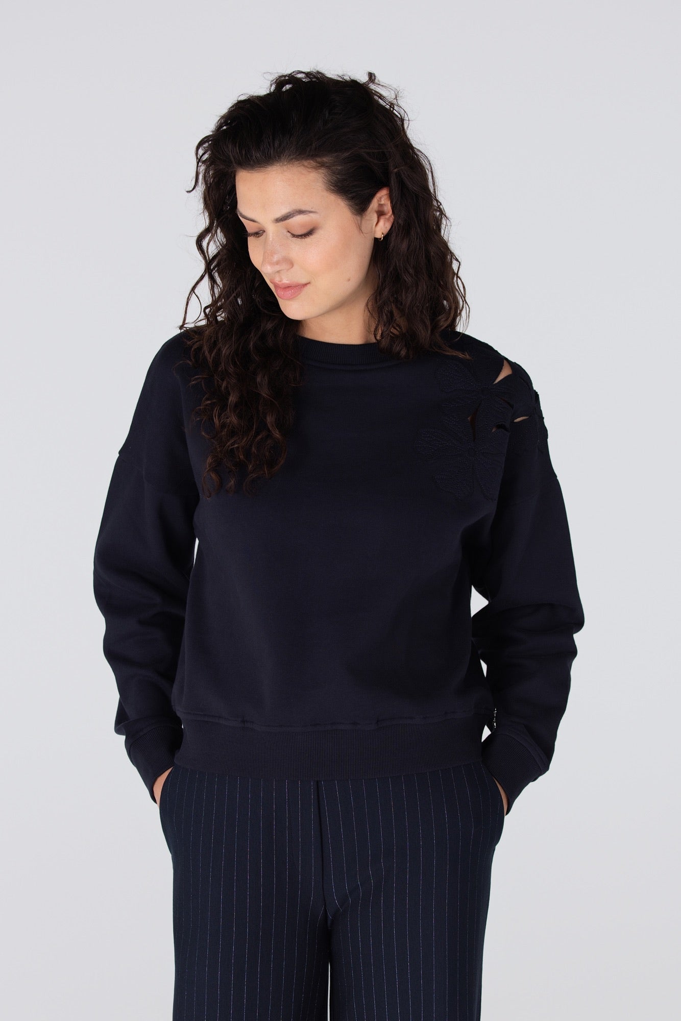 Trui Gaby Flower Detail Donkerblauw