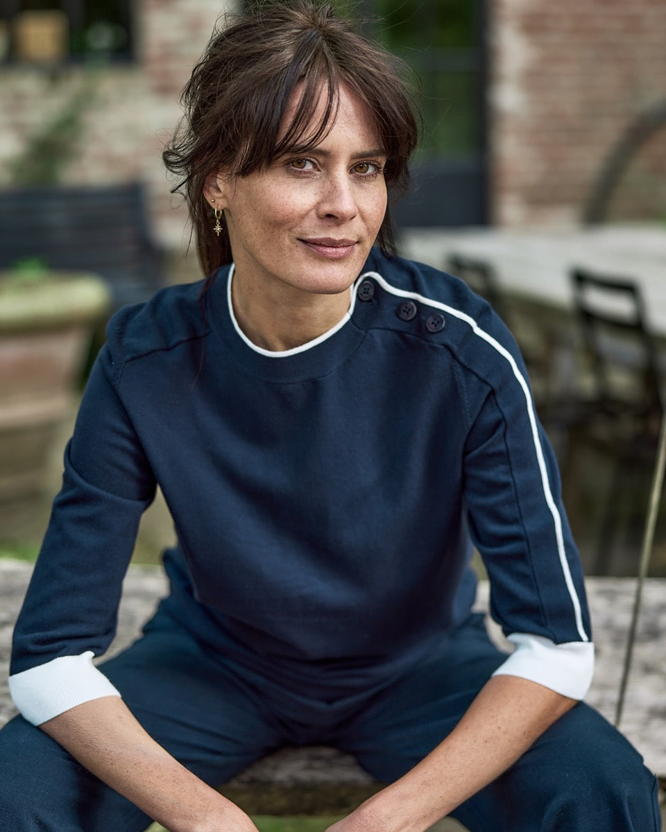 TruiRondeHalsenKnoopdetail3_4MDonkerblauw__1