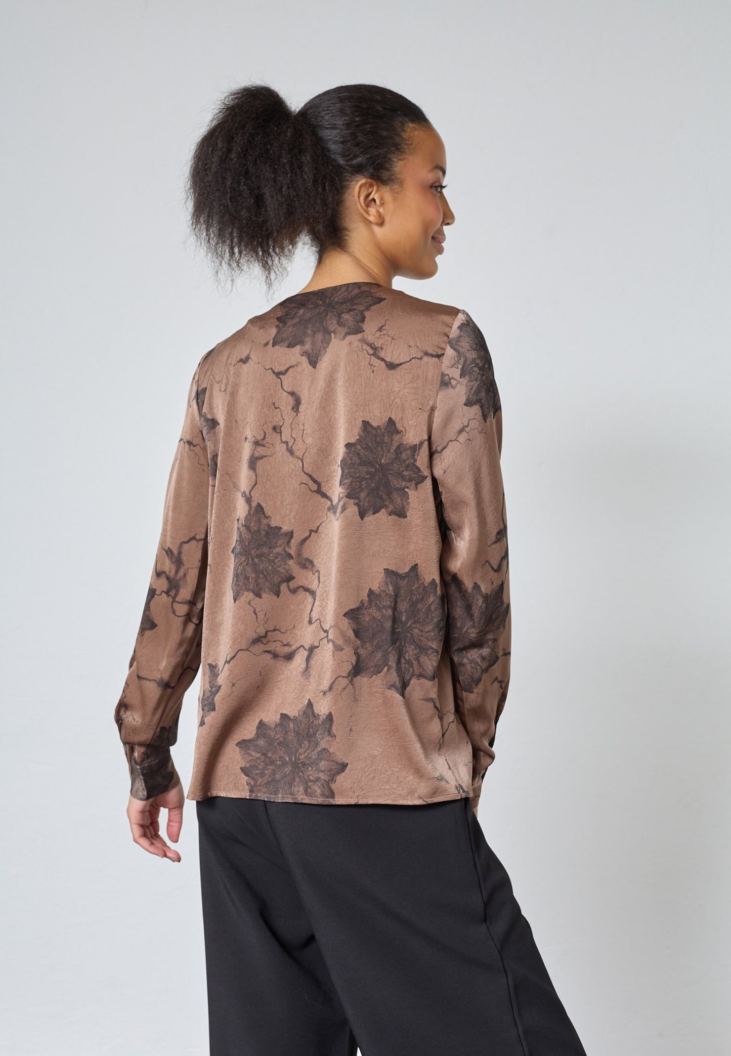 BlouseEsavaBloemBruin__5