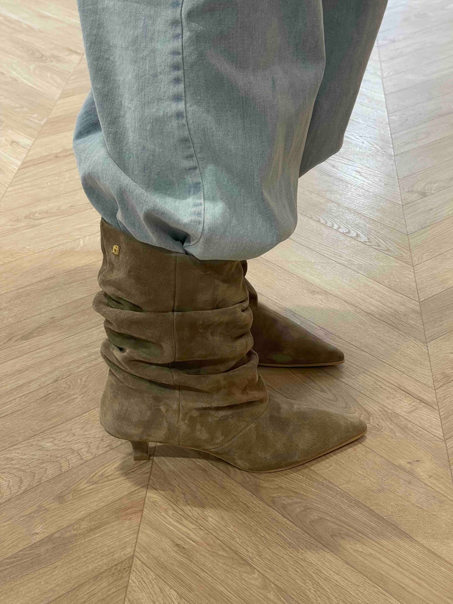 EnkellaarsJennaSuedeKum__4