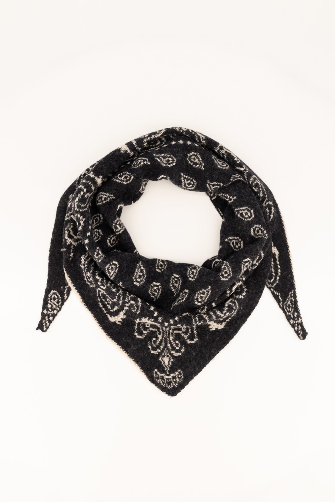 ShawlHollisPaisleyZwart__1