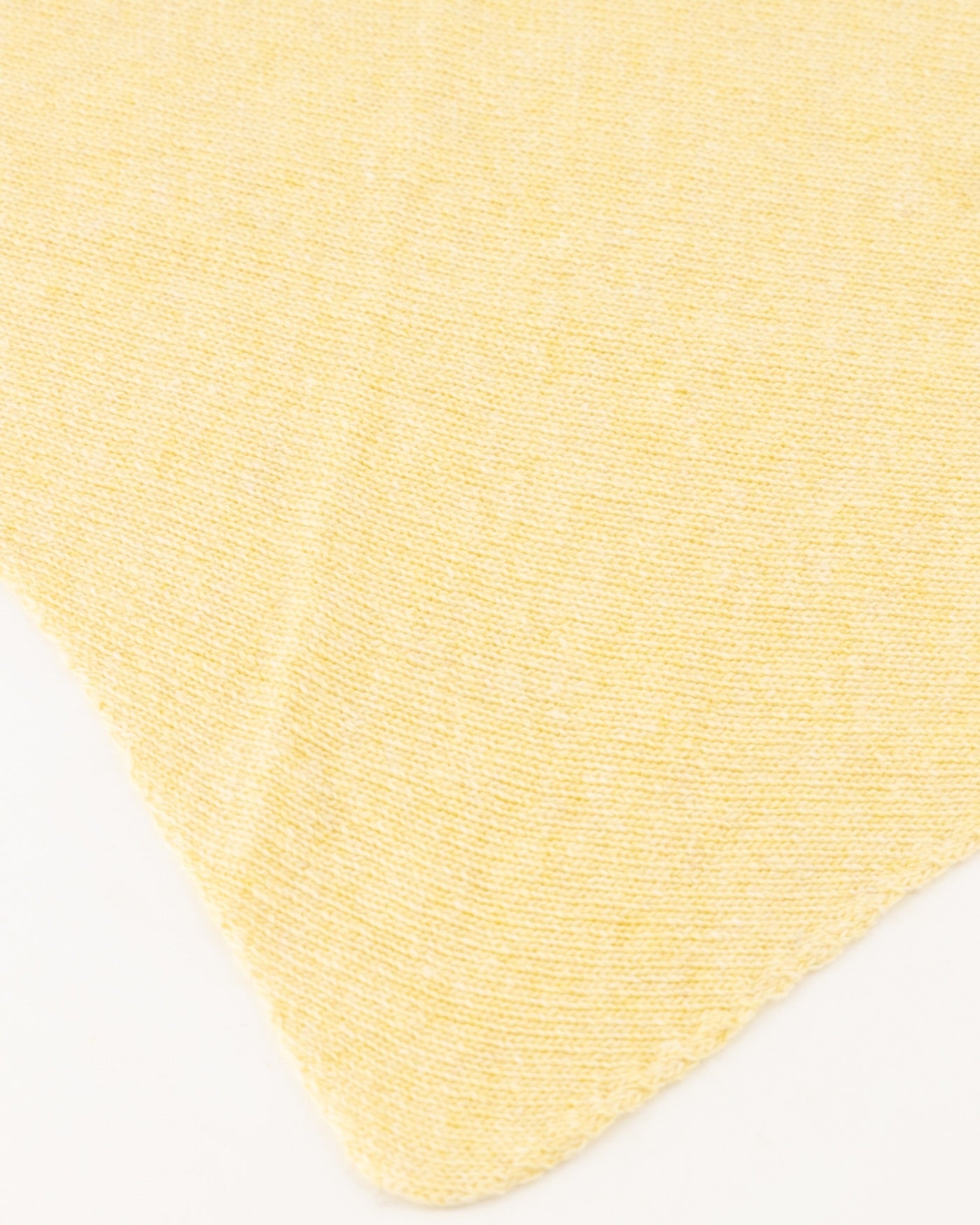 ShawlKaiaDriehoekGeel__2