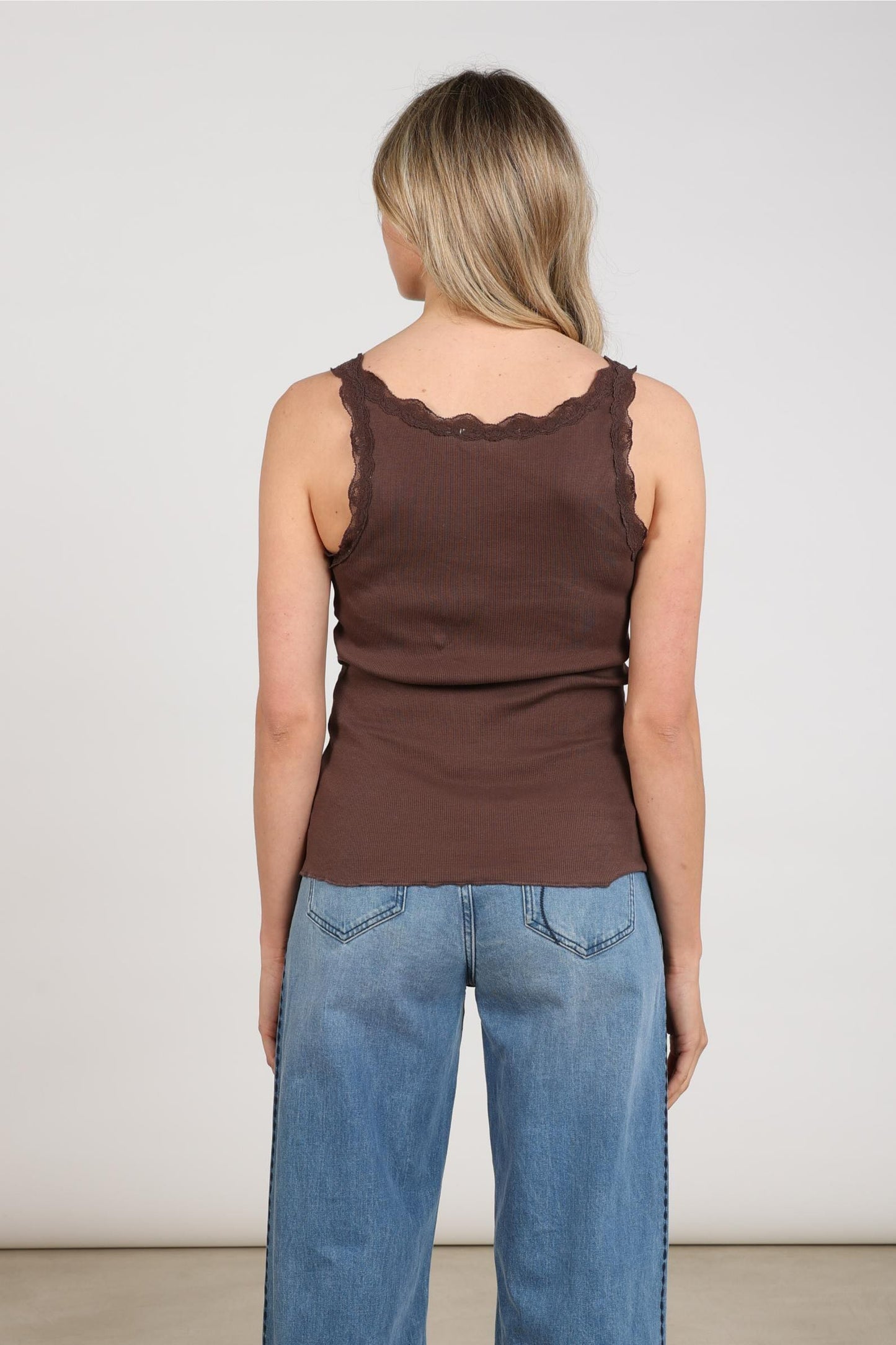 SingletMaddieKantDetailChocolate__5