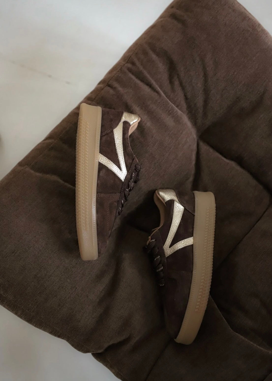 SneakerLivaBruin_Goud__4