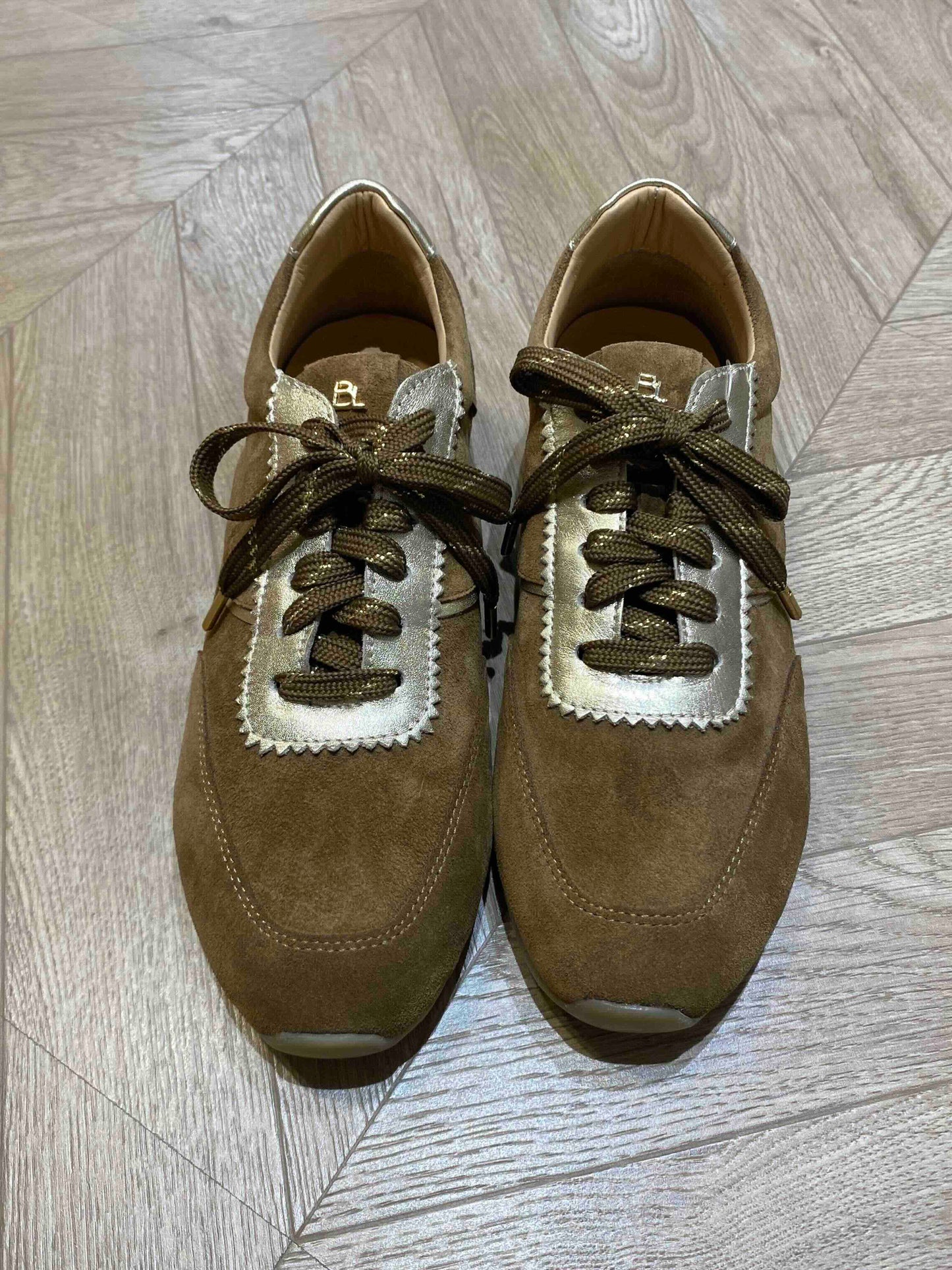 SneakerSheSugaro_Gold__1