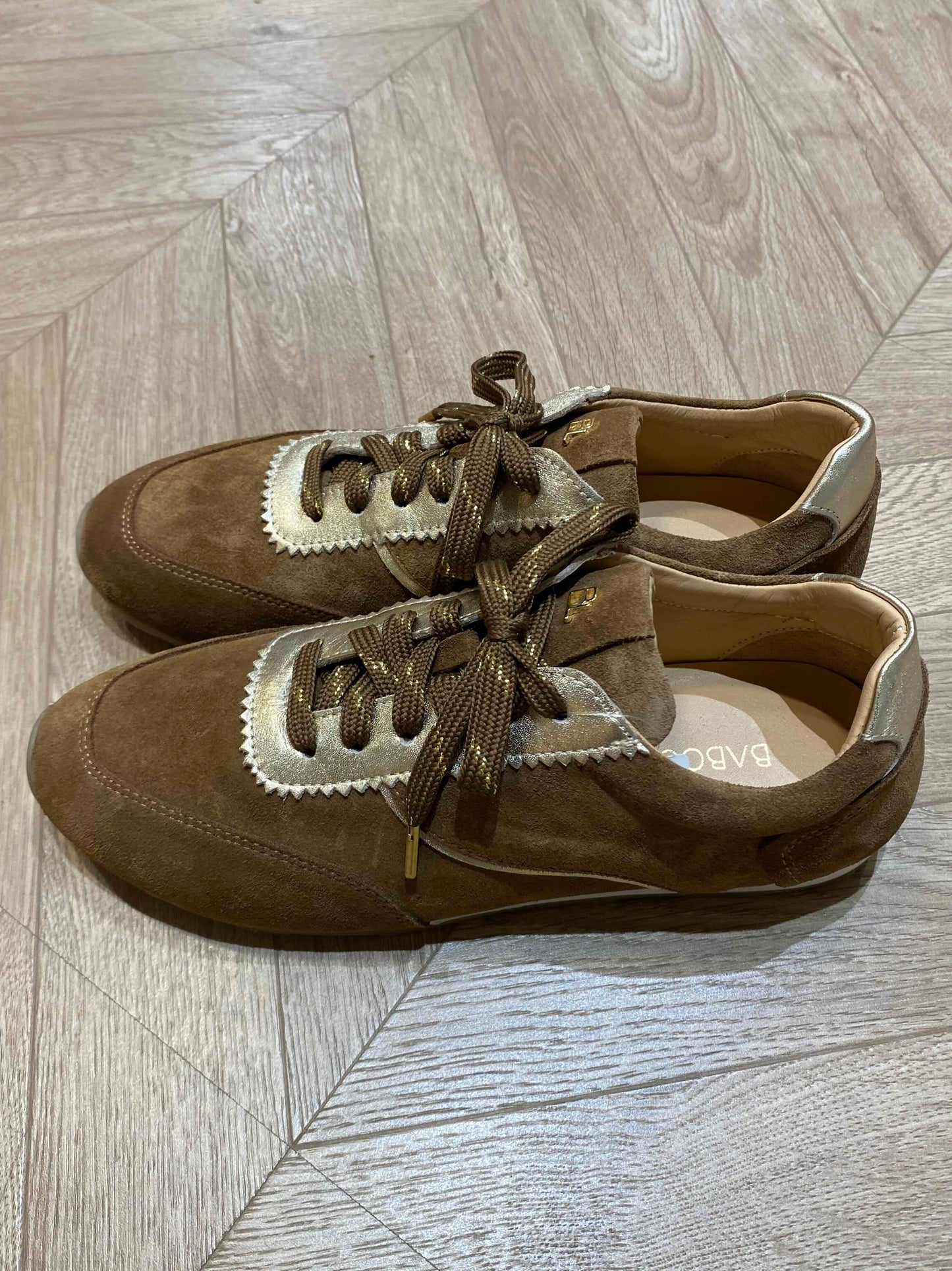 SneakerSheSugaro_Gold__2