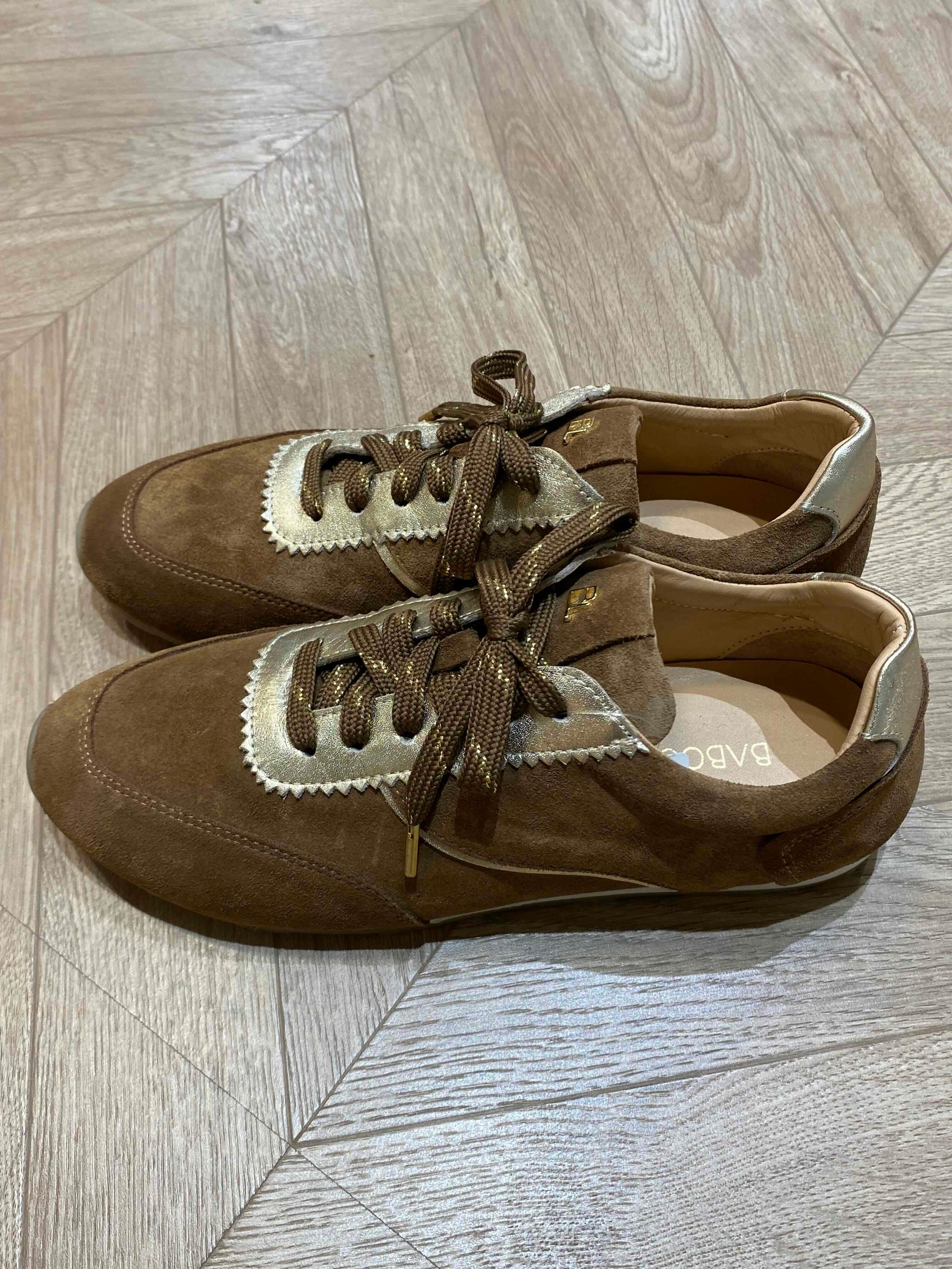 SneakerSheSugaro_Gold__2