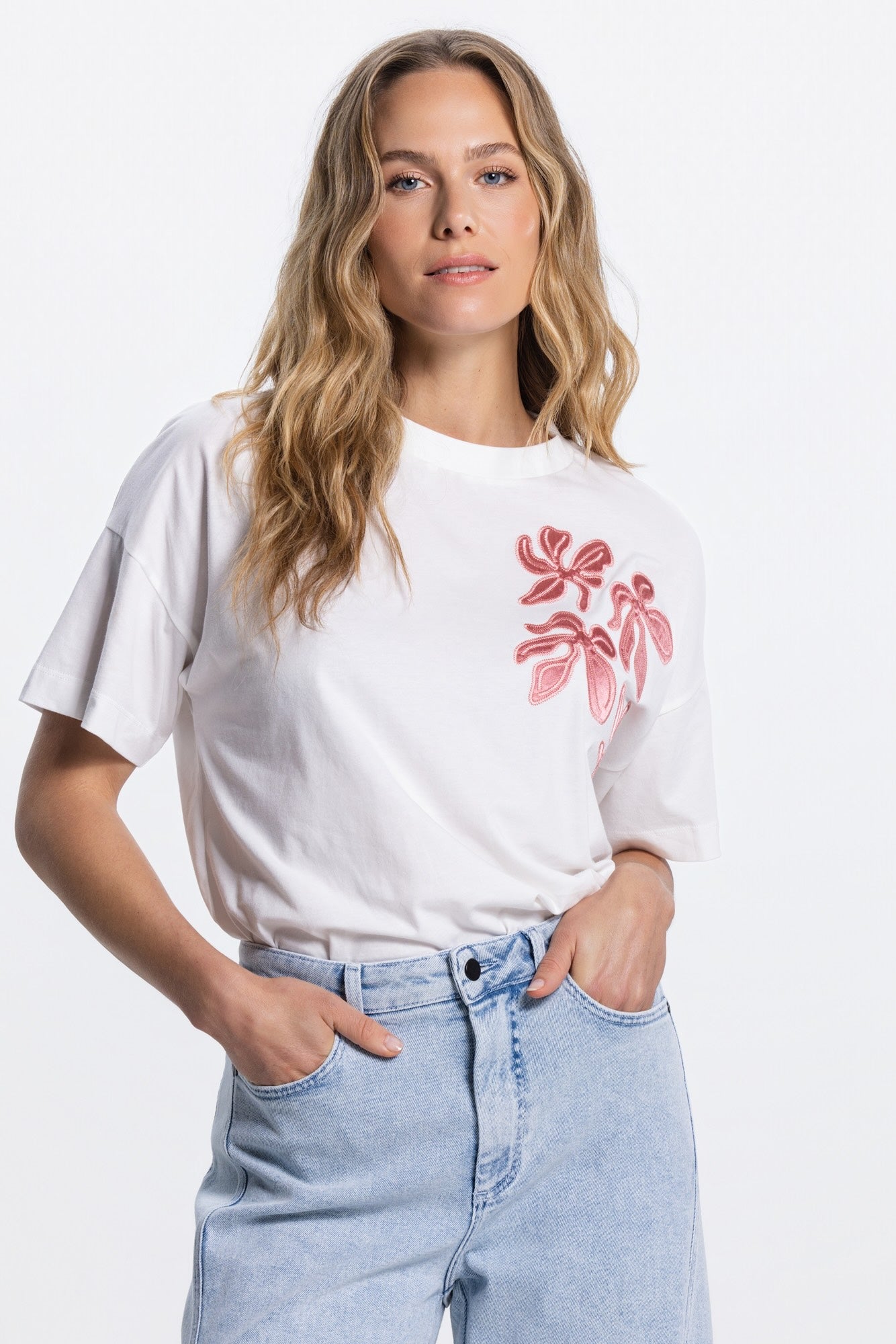 T-ShirtRileyEmbroideredBloemWit_Blush__2