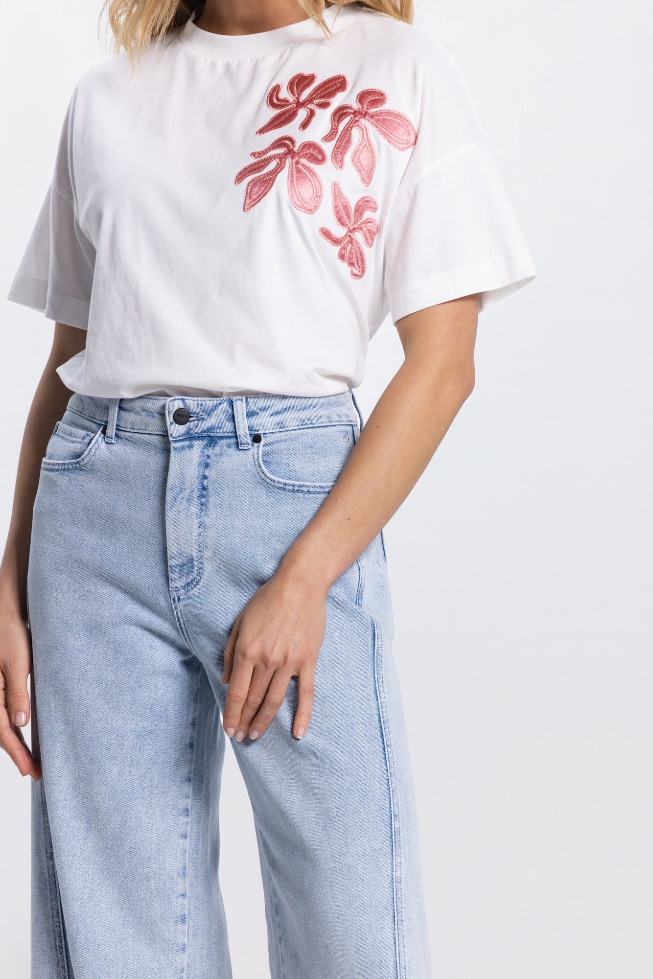 T-ShirtRileyEmbroideredBloemWit_Blush__3