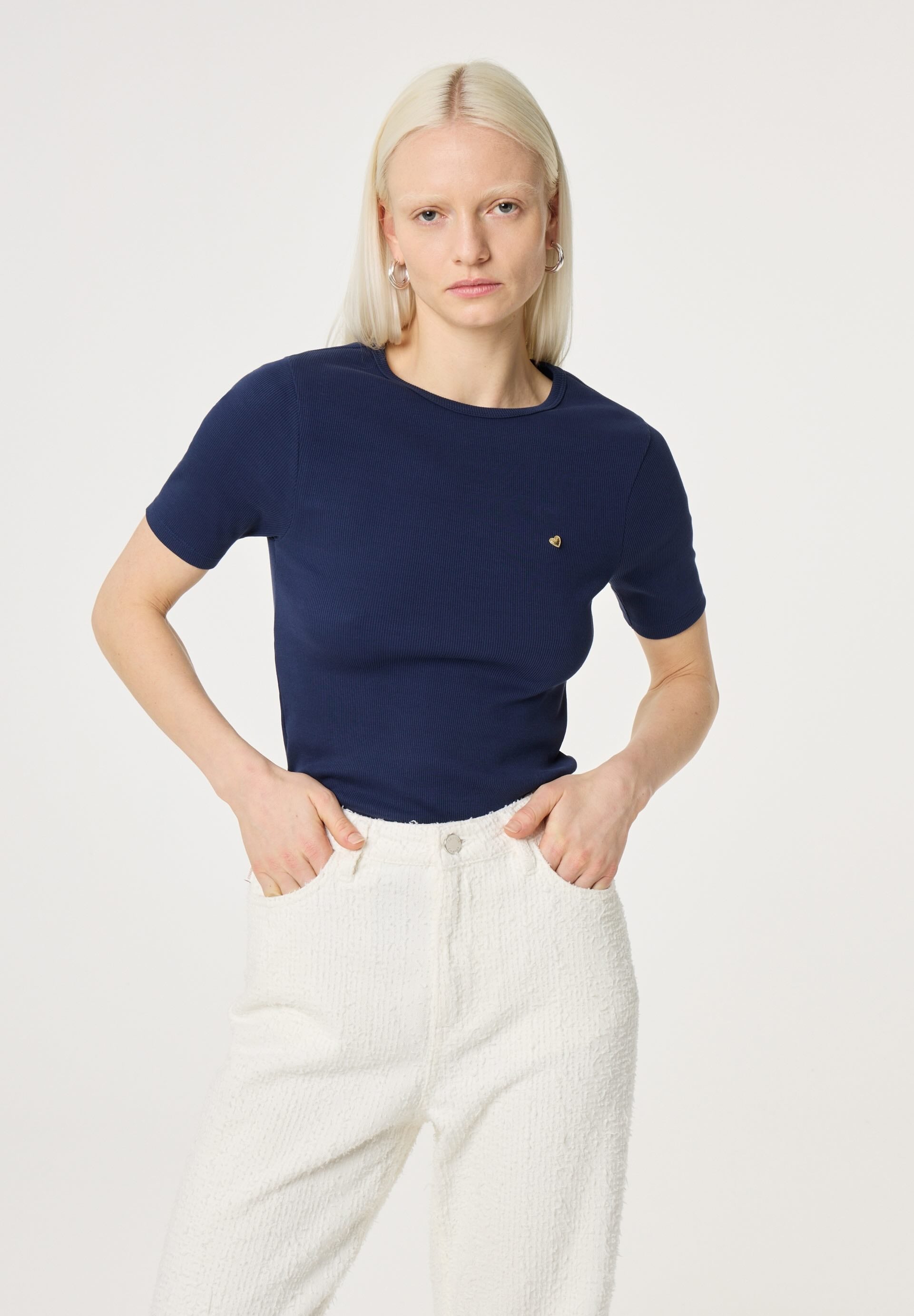 T-ShirtTanjaGoudHartKnopDonkerblauw__2
